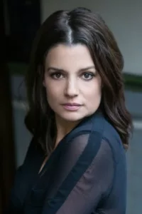 Kimberley Sustad is an actress.   Date d’anniversaire : 27/05/1987