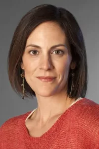 Annabeth Gish is an American actress. She has played roles in films Shag, Hiding Out, Mystic Pizza, SLC Punk!, The Last Supper and Double Jeopardy.   Date d’anniversaire : 13/03/1971