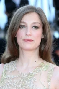 Alexandra Maria Lara (born 12 November 1978) is a Romanian-German actress who has appeared in Downfall (2004), Control (2007), Youth Without Youth (2007), The Reader (2008), Rush (2013), and Geostorm (2017).   Date d’anniversaire : 12/11/1978