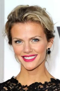 Brooklyn Decker is an American film and television actress and former model.   Date d’anniversaire : 12/04/1987