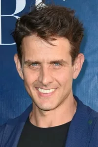 Joseph Mulrey « Joey » McIntyre (born December 31, 1972) is an American singer-songwriter and actor. He is best known as the youngest member of the group, New Kids on the Block.   Date d’anniversaire : 31/12/1972