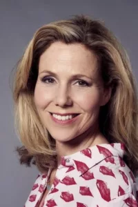 Sally Phillips is a British film and television actress, best known for her parts in the television series Smack the Pony, as well as the Bridget Jones feature films.   Date d’anniversaire : 10/05/1970