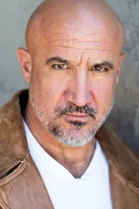 Mo Gallini is an American actor.   Date d’anniversaire : 15/02/1966