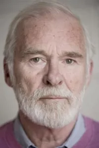 Ian McElhinney (born 19 August 1948) is a Northern Irish actor and director. He has appeared in many television series in a career spanning more than forty years   Date d’anniversaire : 19/08/1948