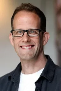 Peter Hans « Pete » Docter is an American film director, animator, and screenwriter from Bloomington, Minnesota. He is best known for directing the films Monsters, Inc. and Up, and as a key figure and collaborator in Pixar Animation Studios. The A. […]