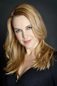 Renee O’Connor, born Evelyn Renee O’Connor on February 15, 1971, in Katy, Texas, is an American actress, producer, and director. She is best known for her role as Gabrielle in the television series « Xena: Warrior Princess. » O’Connor began her acting […]