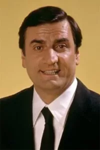 Aldo Maccione est un acteur et chanteur italien né le 27 novembre 1935 à Turin (Italie). Acteur de comédie, il a tourné dans son pays d’origine, mais c’est en France qu’il est devenu une vedette et qu’il a fait l’essentiel […]