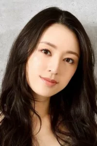 Chiaki Kuriyama (born October 10, 1984) is a Japanese actress, singer and model. She is best known in the West for her roles in Quentin Tarantino’s Kill Bill, Volume 1, and the Japanese film Battle Royale.   Date d’anniversaire : […]
