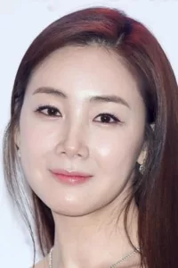 Choi Ji-woo (최지우), born Choi MI-hyang (최미향), is a South Korean actress.   Date d’anniversaire : 11/06/1975