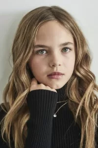 Ryan Kiera Armstrong is an American actress known for portraying Minnie May Berry in Anne with an E and Young Antonia Dreykov in Black Widow.   Date d’anniversaire : 10/03/2010