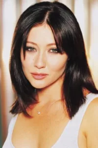 ​Shannen Doherty (born April 12, 1971) is an American actress, producer, author and television director, known for her work in Heathers as well as on Beverly Hills, 90210 and Charmed.   Date d’anniversaire : 12/04/1971