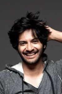 Ali Fazal is an Indian actor and model. He made his screen debut with a small role in the English language film The Other End of the Line before appearing in the American television miniseries Bollywood Hero.   Date d’anniversaire […]
