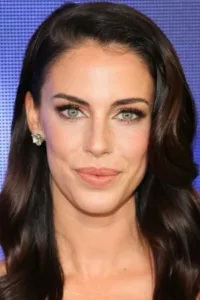 Jessica Lowndes was born in Vancouver, British Columbia, Canada in 1988. She studied at the Pacific Academy in Surrey. Jessica is an actress and an aspiring Singer. She has written 4 known songs: « Never Lonely », « Break », « Fly Away » and « Goodbye ». […]