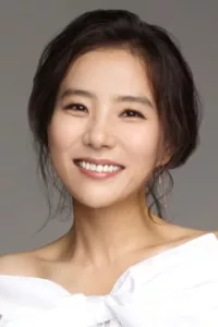 Seo Jeong-yeon is a South Korean actress. She has starred in television series such as Righteous Love and Descendants of the Sun, and had supporting roles in dramas including Something in the Rain. Wikipedia   Date d’anniversaire : 23/09/1975