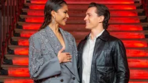 Zendaya a complimenté son petit ami acteur Tom Holland pour son « beau charisme » lors d’une récente interview avec Buzzfeed. Lorsqu’on lui a demandé qui avait le plus de « rizz » dans le casting de Dune 2, Zendaya a répondu que c’était […]